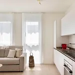Regalia - Free Parking Apartment