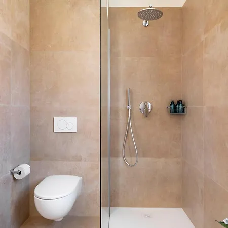 Regalia - Free Parking Apartment *