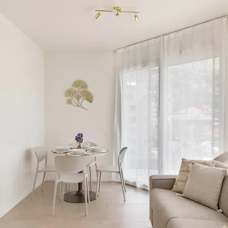 Regalia - Free Parking *