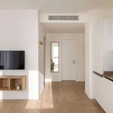 Regalia - Free Parking