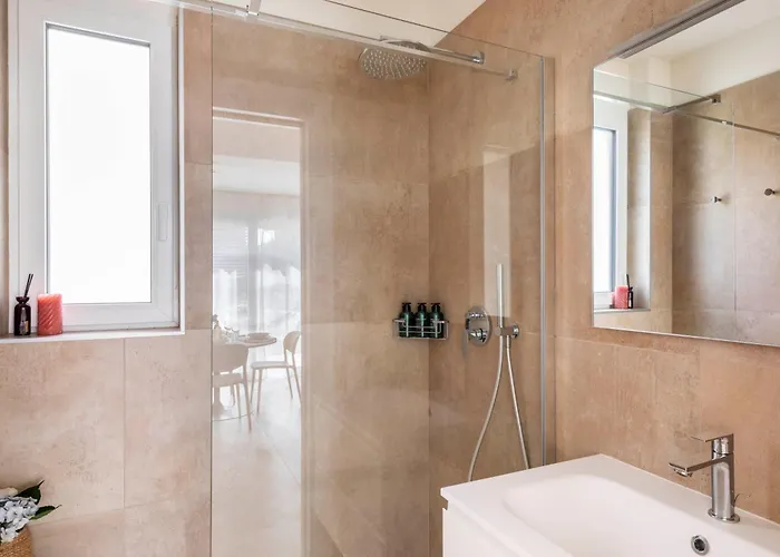 Regalia - Free Parking