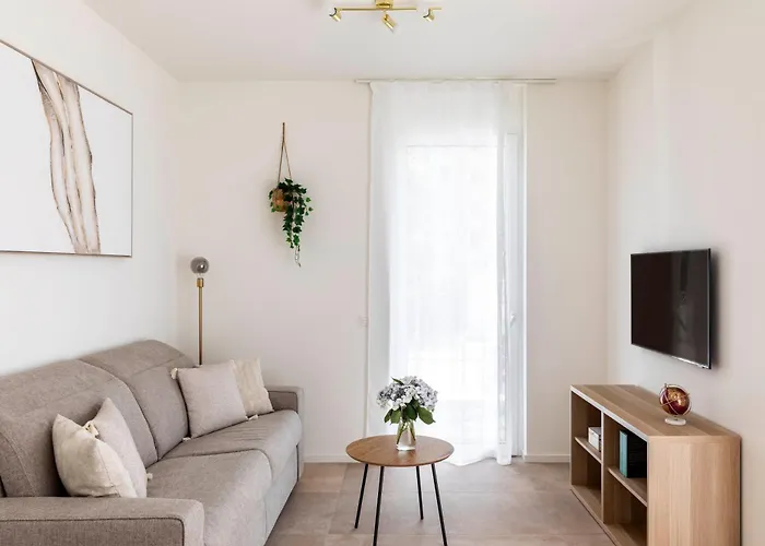 Regalia - Free Parking