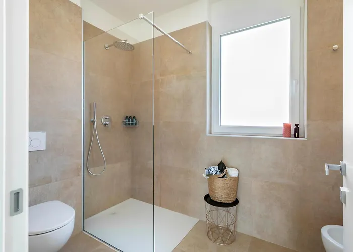 Regalia - Free Parking *