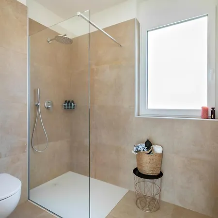 Regalia - Free Parking *